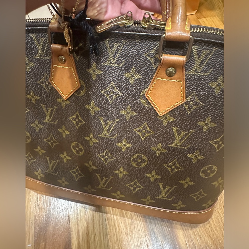 AUTHENTIC LOUIS VUITTON Alma PM Vintage Handbag - Picture 3 of 16